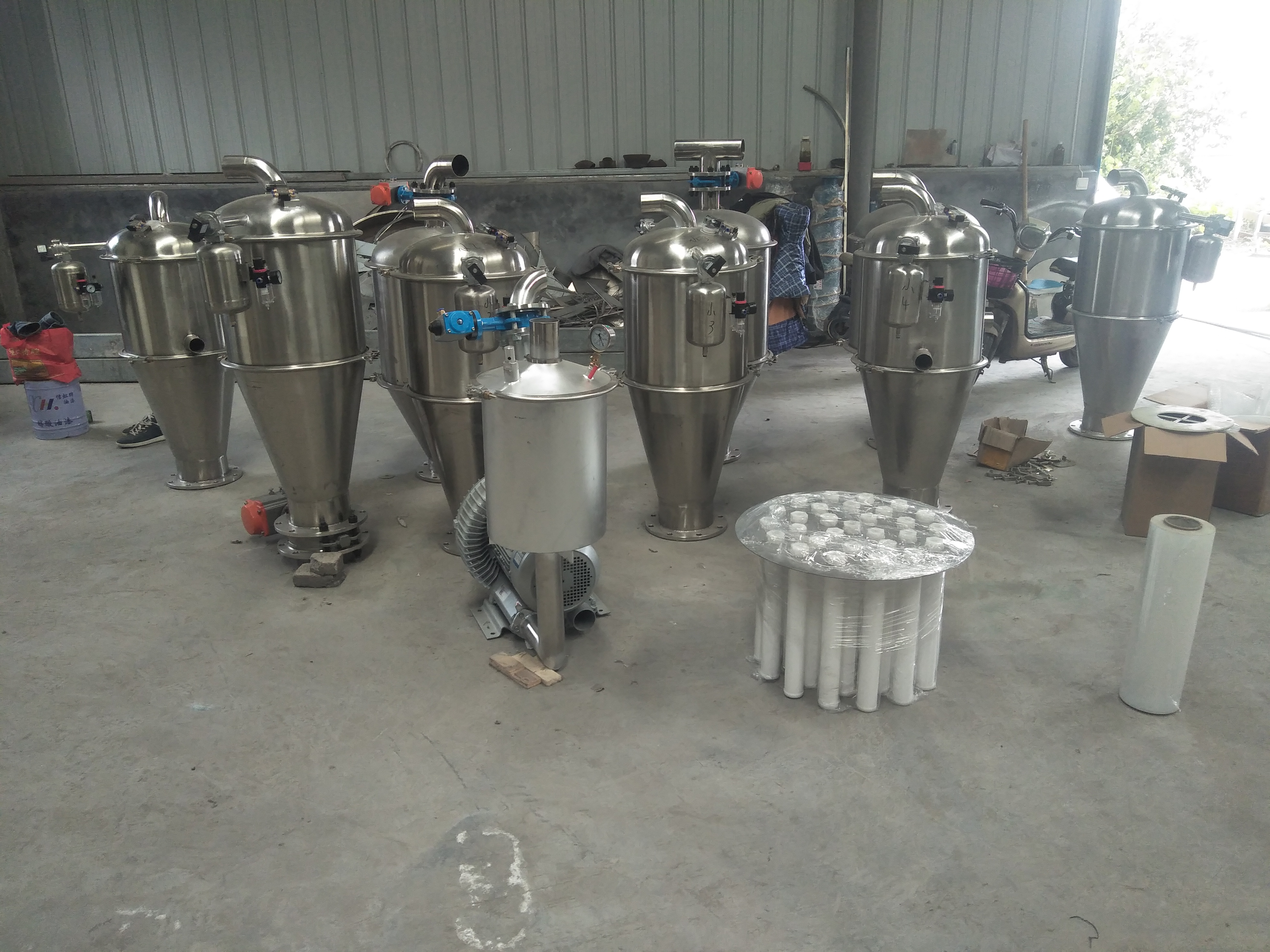 福建漳州樹脂粉專用真空上料機已發貨，請牛經理注意查收！